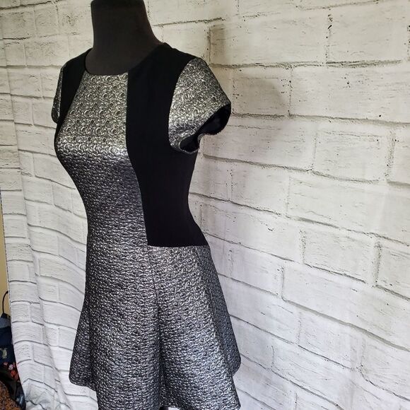 Slate & Willow Fiona dress fit and flare size 2 - Picture 4 of 12